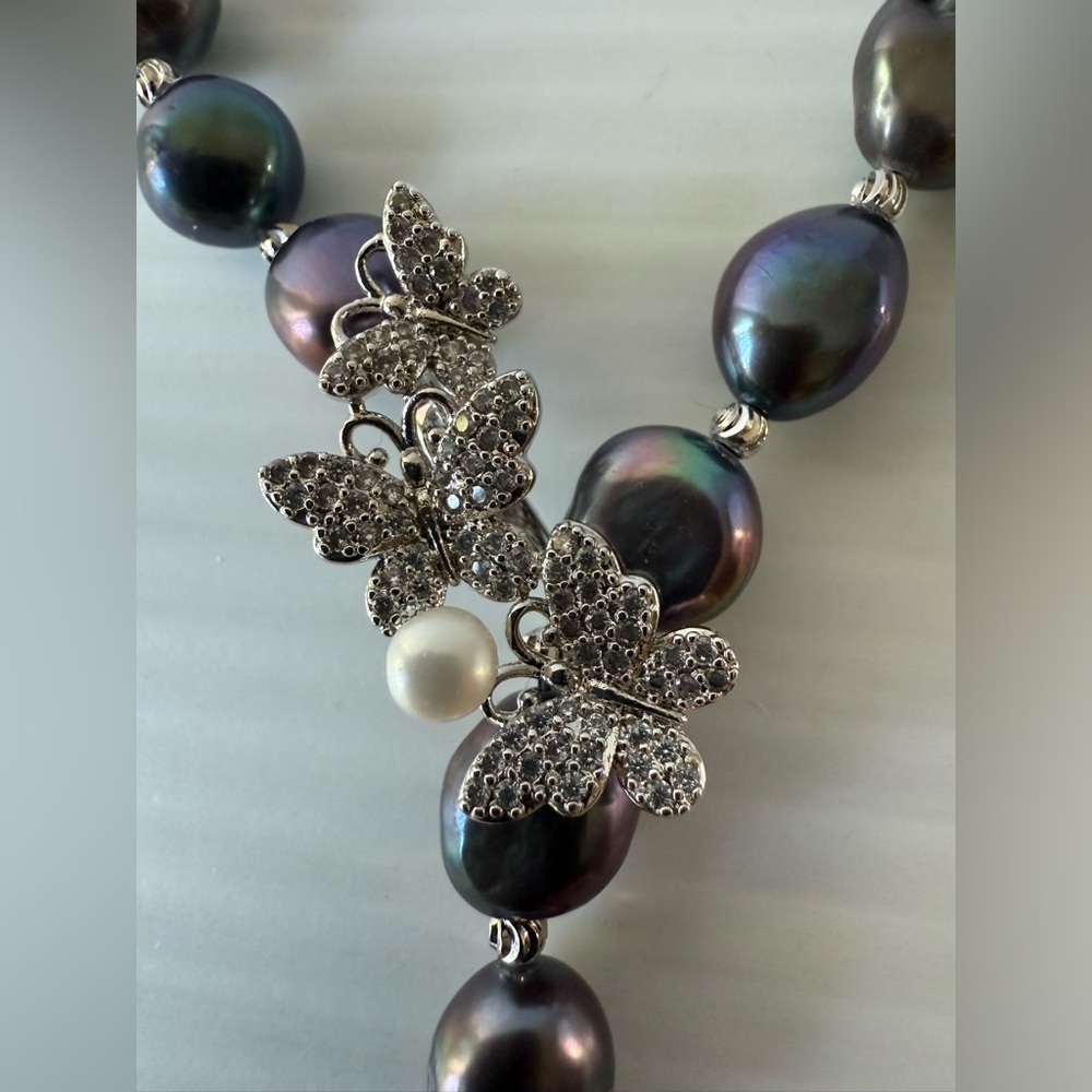Fresh Water Pearls Necklace with Butterflies Clasp